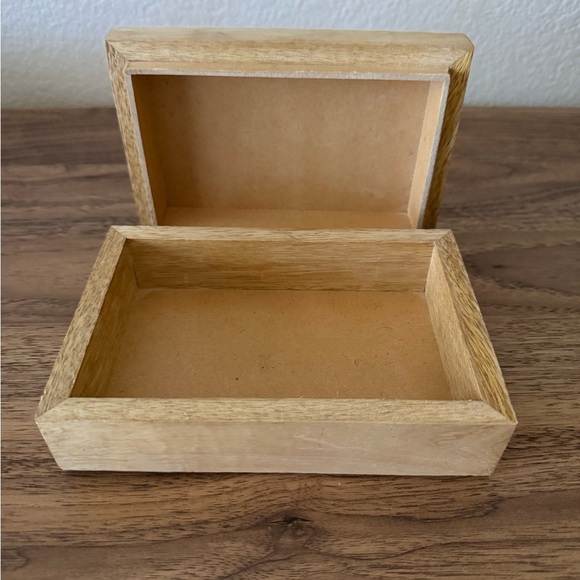 NWT Queen of Hearts Pink Art wooden Trinket Box - Picture 3 of 6